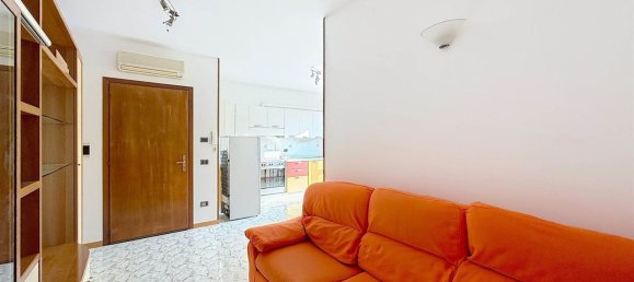 3-salle Appartement à Marcaria, Italy No. 5081 15