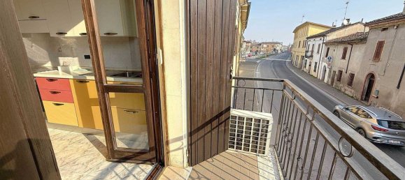 3-salle Appartement à Marcaria, Italy No. 5081 11