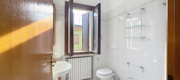 3-salle Appartement à Marcaria, Italy No. 5081 19