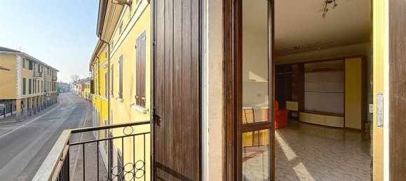 3-salle Appartement à Marcaria, Italy No. 5081 12