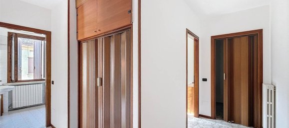 3-salle Appartement à Marcaria, Italy No. 5081 17