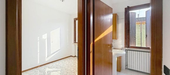 3-salle Appartement à Marcaria, Italy No. 5081 23