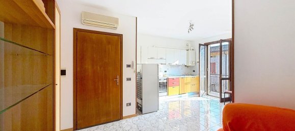 3-salle Appartement à Marcaria, Italy No. 5081 16
