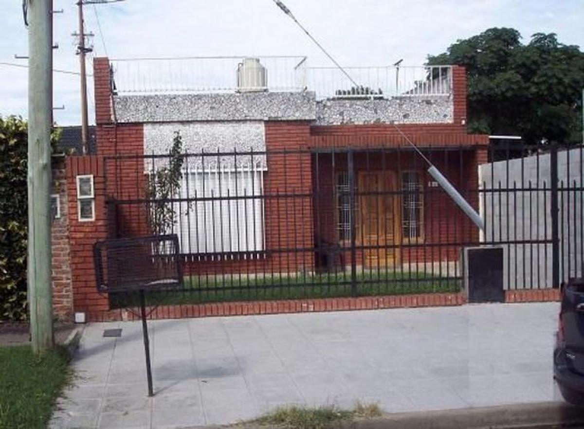 2 bedrooms House in Tres de Febrero, Argentina No. 52751