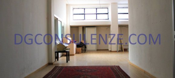 2 bedrooms Commercial property in Milan, Italy No. 261864 3