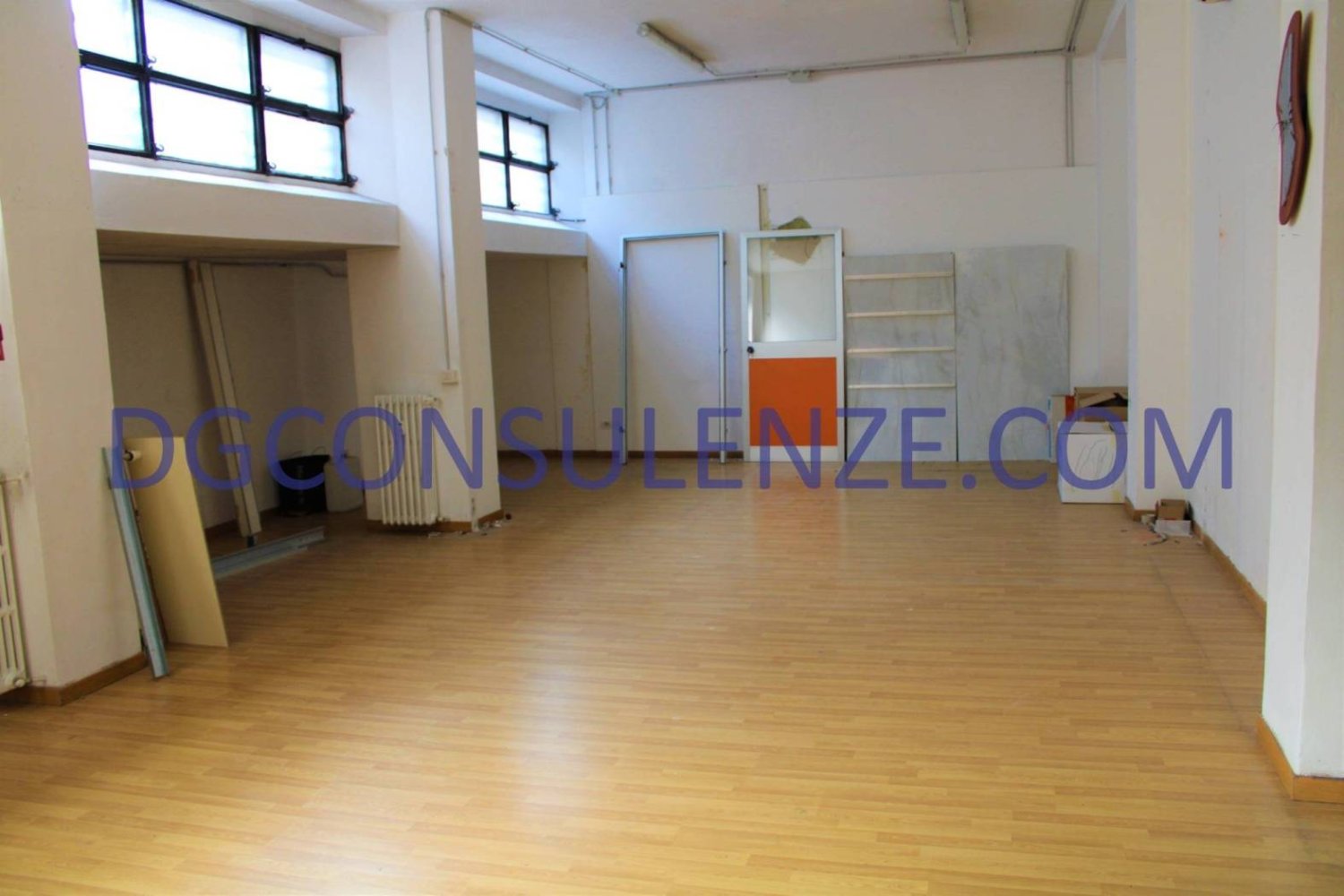 2 bedrooms Commercial property in Milan, Italy No. 261864