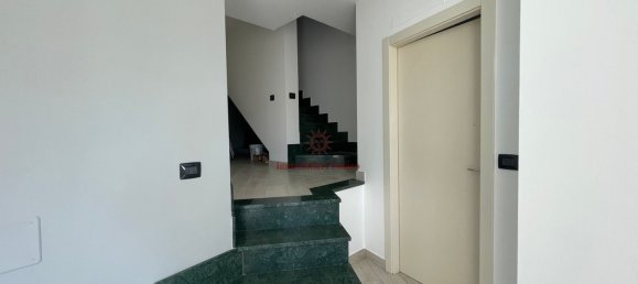 2 Schlafzimmer Wohnung in Varazze, Italy, Nr. 370808 15