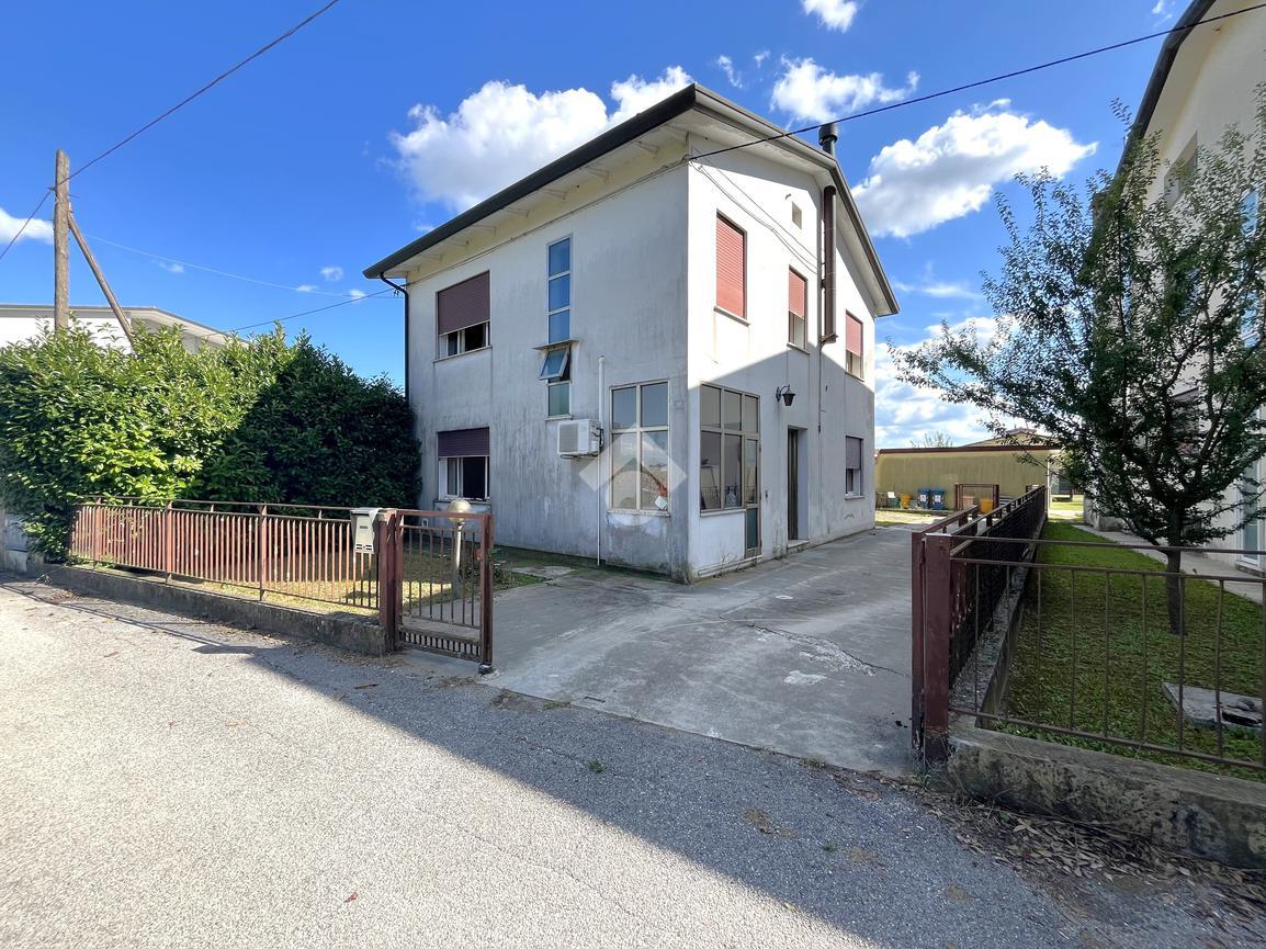 5 rooms House in Galliera Veneta, Italy No. 87875