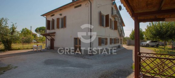 4 bedrooms Villa in Castiglione del Lago, Italy No. 353602 4