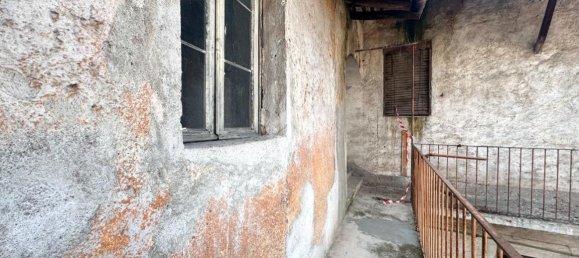 8 rooms House in Rescaldina, Italy No. 12853 5