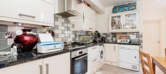 3 bedrooms House in Leyton, United Kingdom No. 11551 2