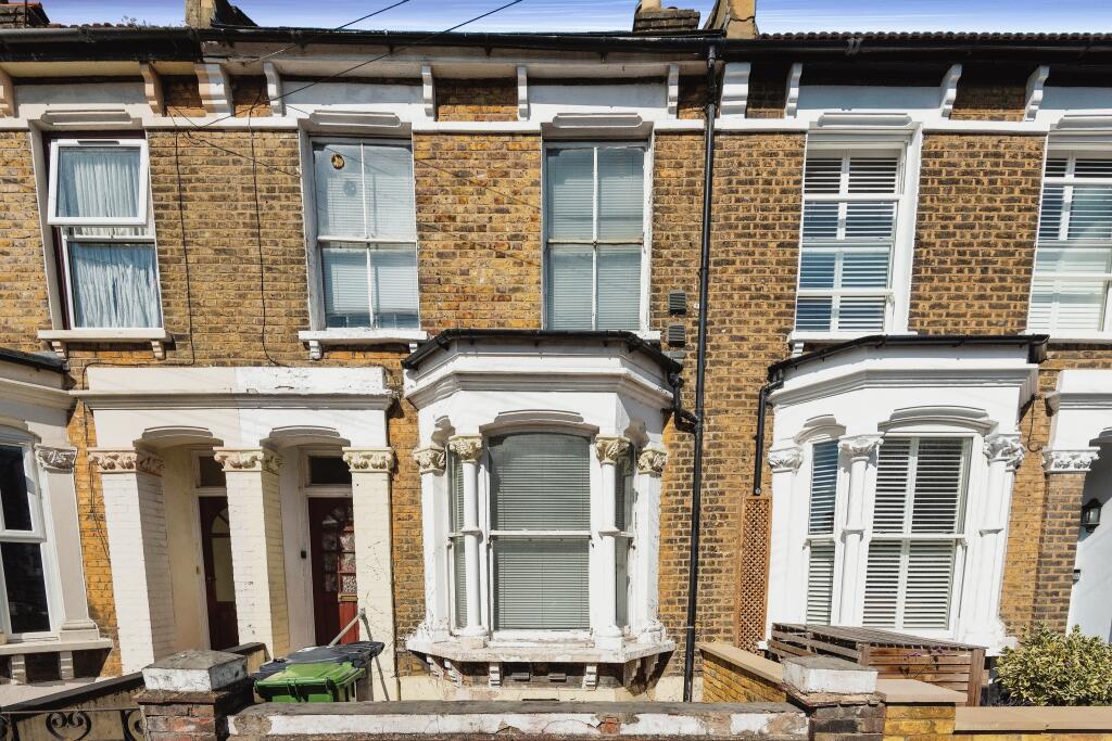 3 bedrooms House in Leyton, United Kingdom No. 11551