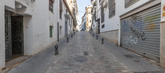 513m² Building in Granada, Spain No. 139572 2