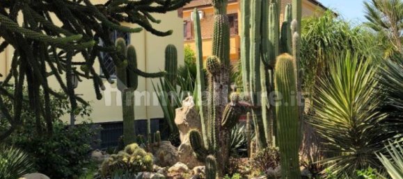 4 bedrooms Villa in Giugliano in Campania, Italy No. 174573 6