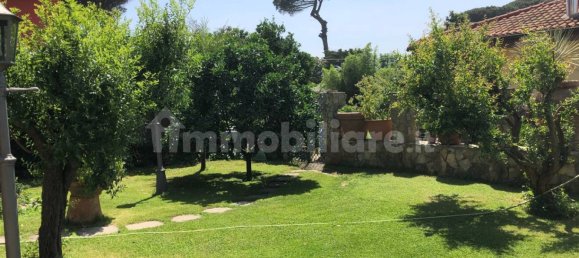 4 bedrooms Villa in Giugliano in Campania, Italy No. 174573 3