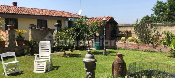 4 bedrooms Villa in Giugliano in Campania, Italy No. 174573 2