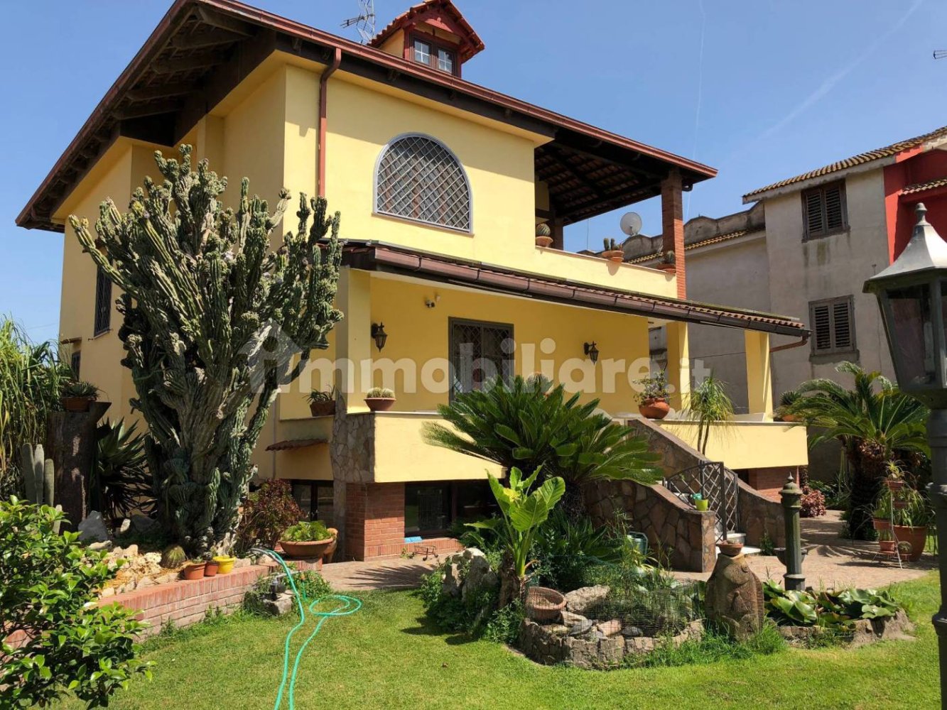 4 bedrooms Villa in Giugliano in Campania, Italy No. 174573