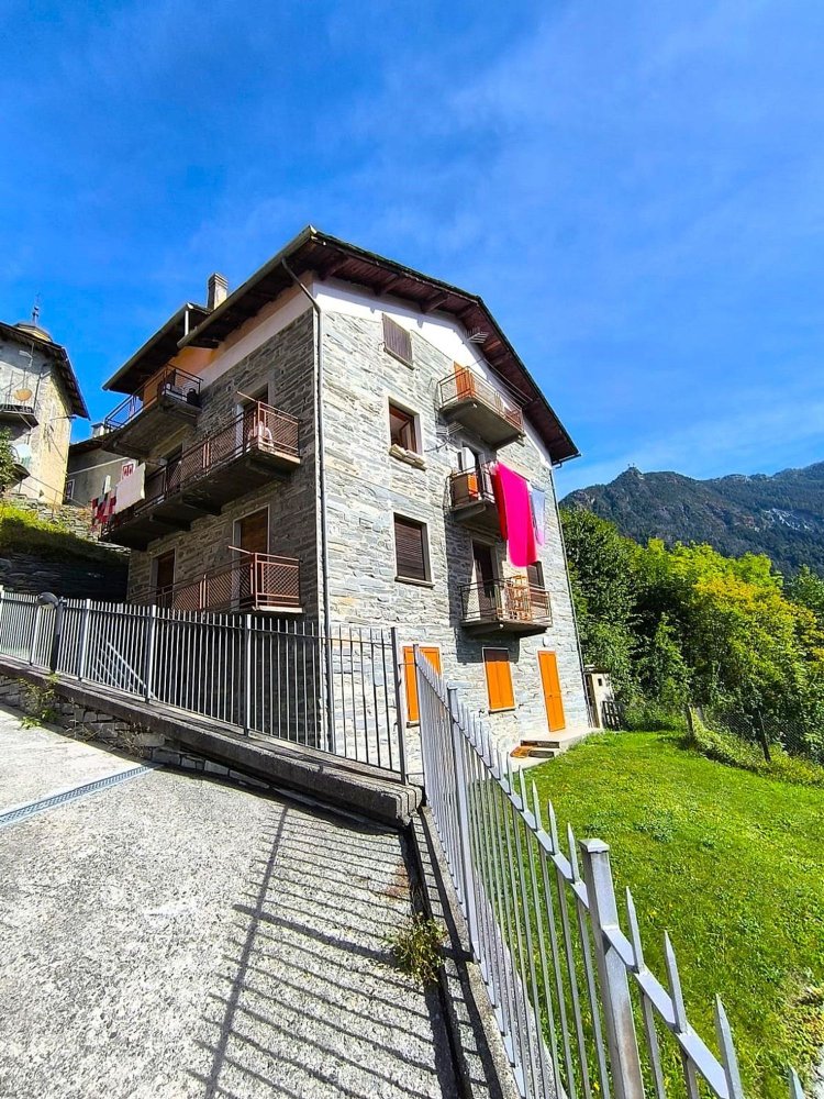 Apartamento de 3 dormitorios en Chiesa in Valmalenco, Italy No. 359586