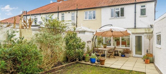 3 bedrooms House in Chessington, United Kingdom No. 9945 21