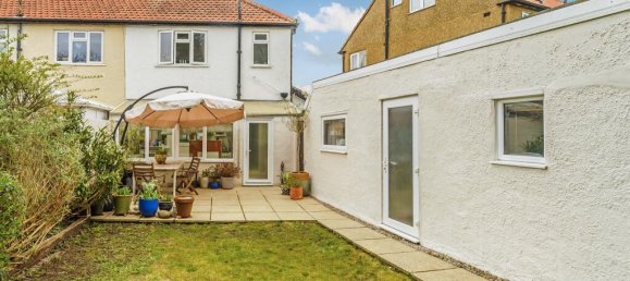 3 bedrooms House in Chessington, United Kingdom No. 9945 16