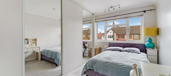 3 bedrooms House in Chessington, United Kingdom No. 9945 7