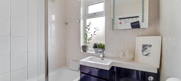 3 bedrooms House in Chessington, United Kingdom No. 9945 9