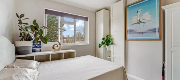 3 bedrooms House in Chessington, United Kingdom No. 9945 8