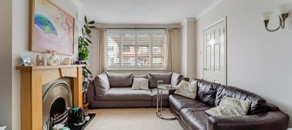 3 bedrooms House in Chessington, United Kingdom No. 9945 2