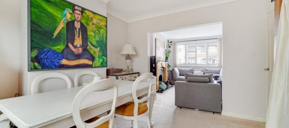 3 bedrooms House in Chessington, United Kingdom No. 9945 3