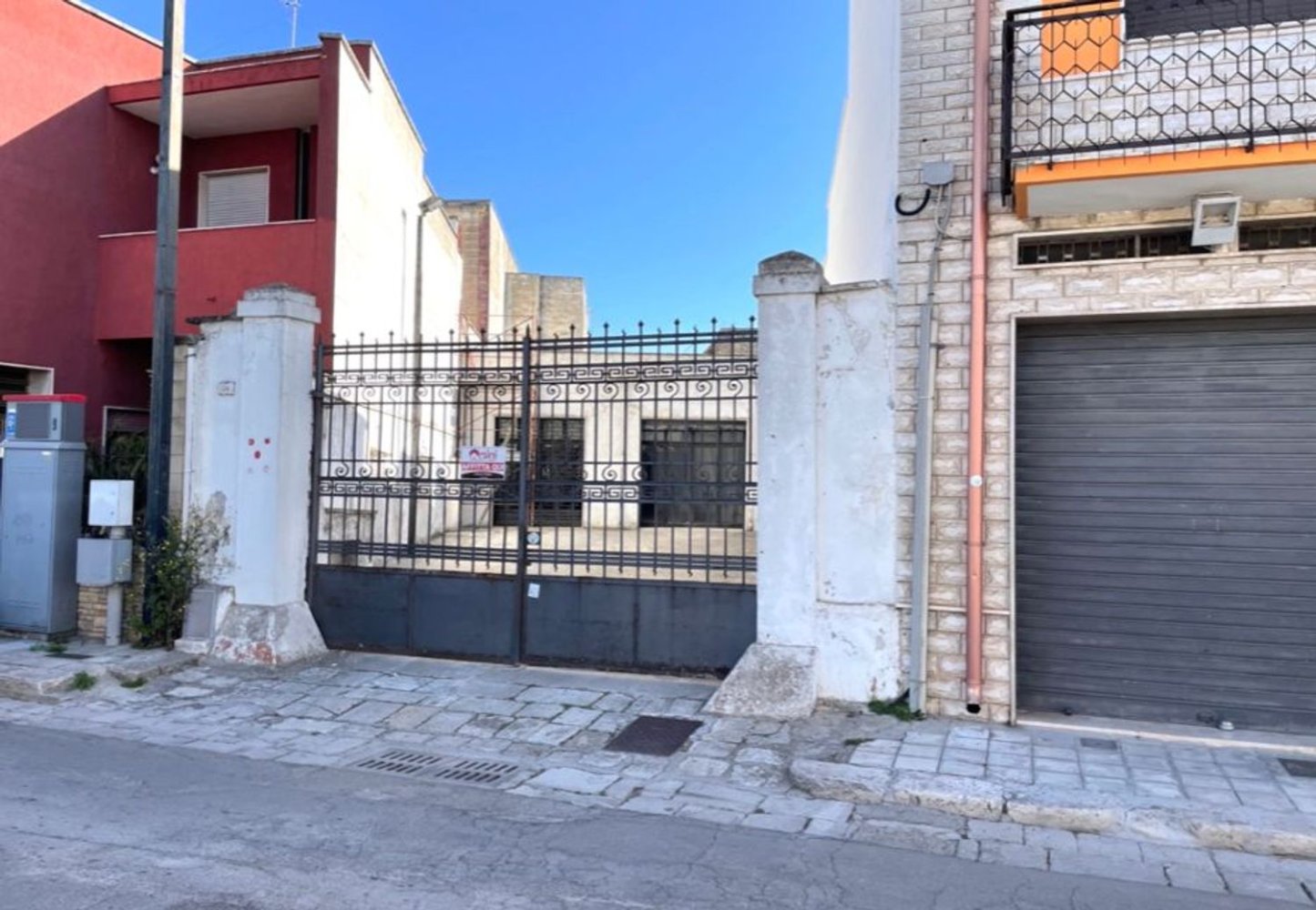  عقار تجاري في Squinzano, Italy 500متر مربع رقم 136251