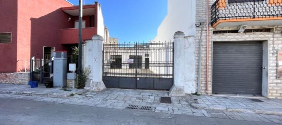  عقار تجاري في Squinzano, Italy 500متر مربع رقم 136251 2