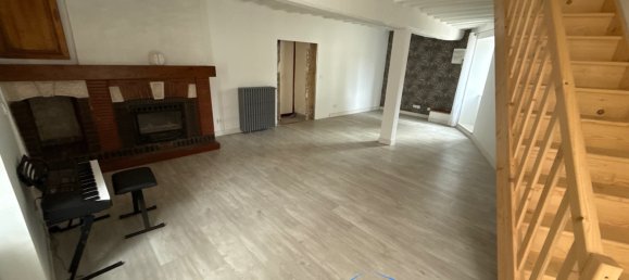 2 bedrooms House in Yonne, France No. 358417 2