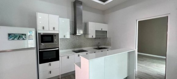 Villa de 3 dormitorios en Pran Buri, Thailand No. 58466 2