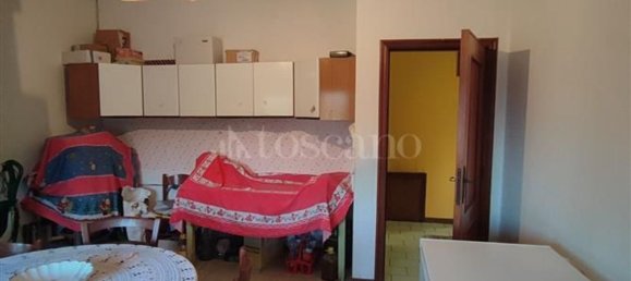 Дом с 9 комнатами в Кастильоне Мессер Раймондо, Италия № 162901 4