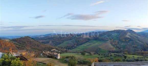 Дом с 9 комнатами в Кастильоне Мессер Раймондо, Италия № 162901 31