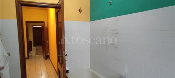 Дом с 9 комнатами в Кастильоне Мессер Раймондо, Италия № 162901 17