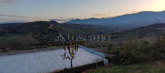 Дом с 9 комнатами в Кастильоне Мессер Раймондо, Италия № 162901 26