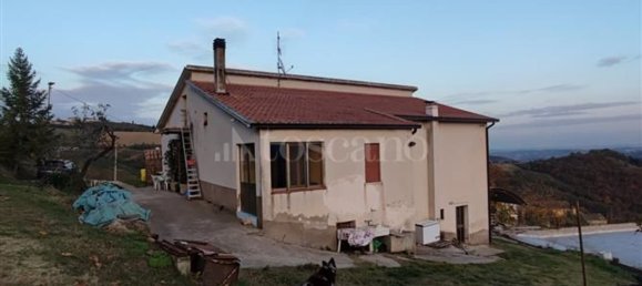 Дом с 9 комнатами в Кастильоне Мессер Раймондо, Италия № 162901 28