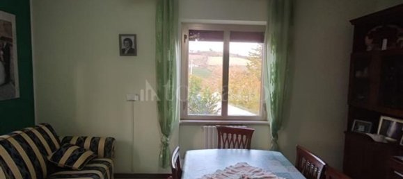 Дом с 9 комнатами в Кастильоне Мессер Раймондо, Италия № 162901 34