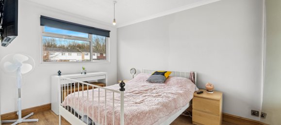 3 bedrooms House in Crawley, United Kingdom No. 1071 17