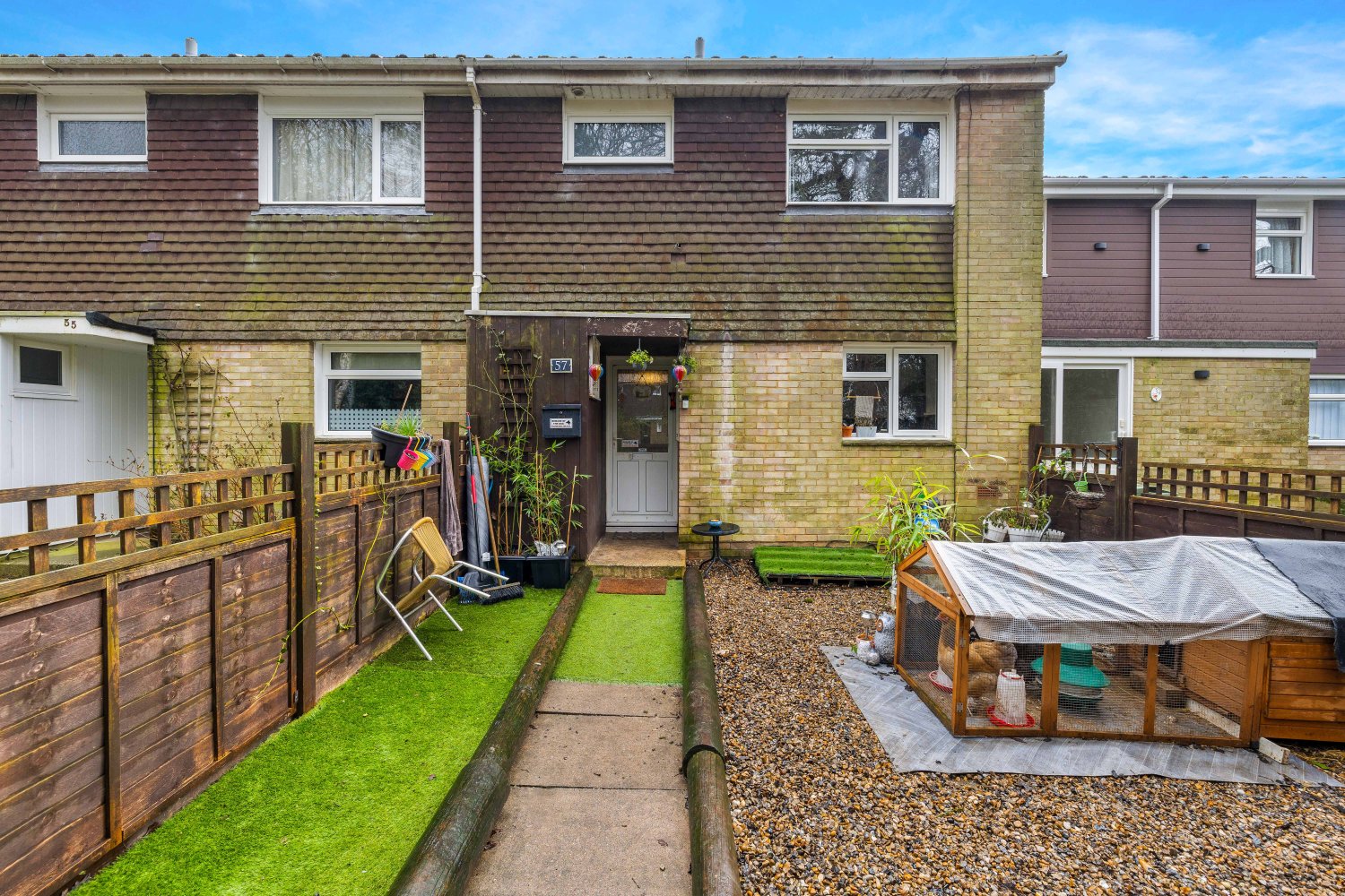 3 bedrooms House in Crawley, United Kingdom No. 1071