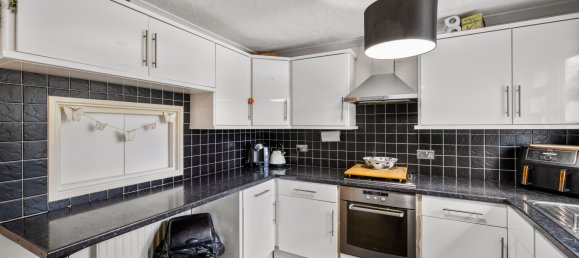 3 bedrooms House in Crawley, United Kingdom No. 1071 20