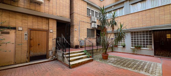 4 rooms Apartment in Rome, Italy No. 328591 3