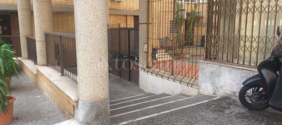 4 rooms Apartment in Rome, Italy No. 328591 2