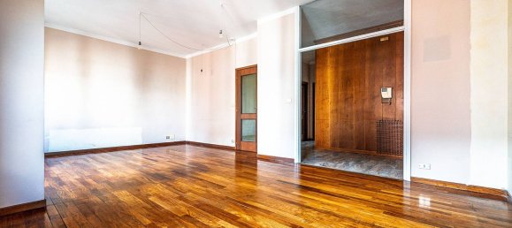 5 bedrooms Apartment in Turin, Italy No. 340451 4