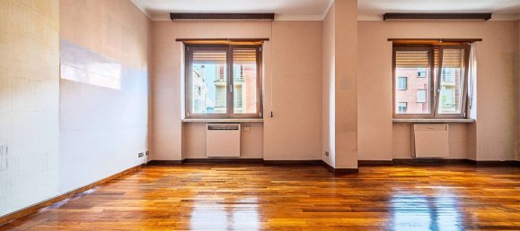 5 bedrooms Apartment in Turin, Italy No. 340451 3