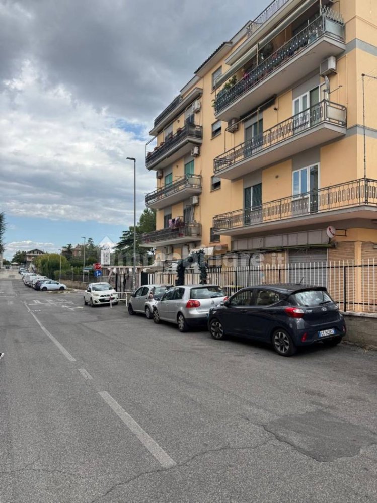 Propiedad comercial de 1 habitación en Ciampino, Italy No. 336595