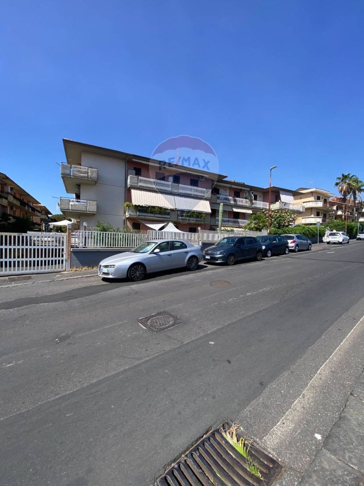 Apartamento de 6 dormitorios en Tremestieri Etneo, Italy No. 390932