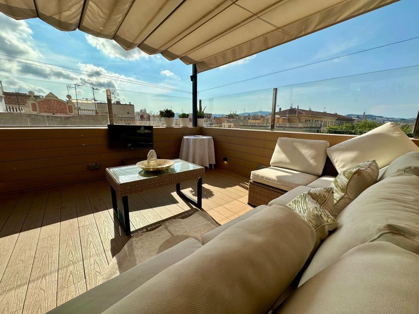 1 Schlafzimmer Penthouse in Ciutat Vella, Spain, Nr. 169884