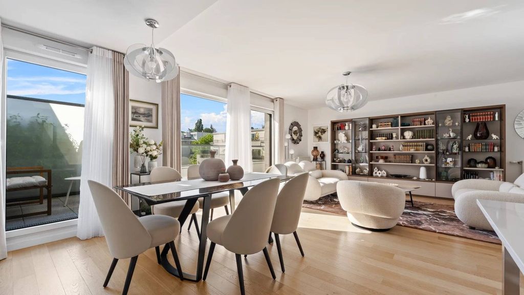 3 bedrooms Apartment in Garches, France No. 119925